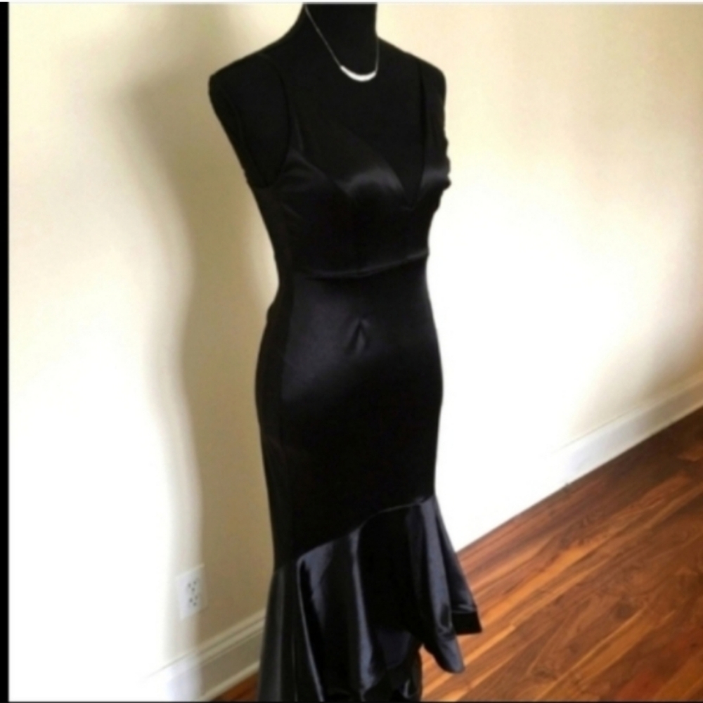 Black Satin Mermaid Gown😍💃
